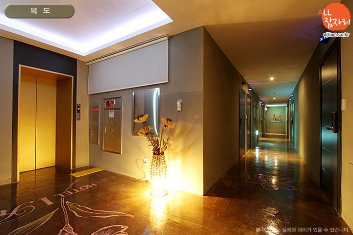 The Hotel Bon Suwon Esterno foto
